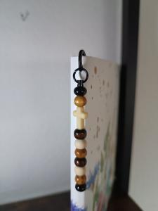 Boekenlegger met kruisje